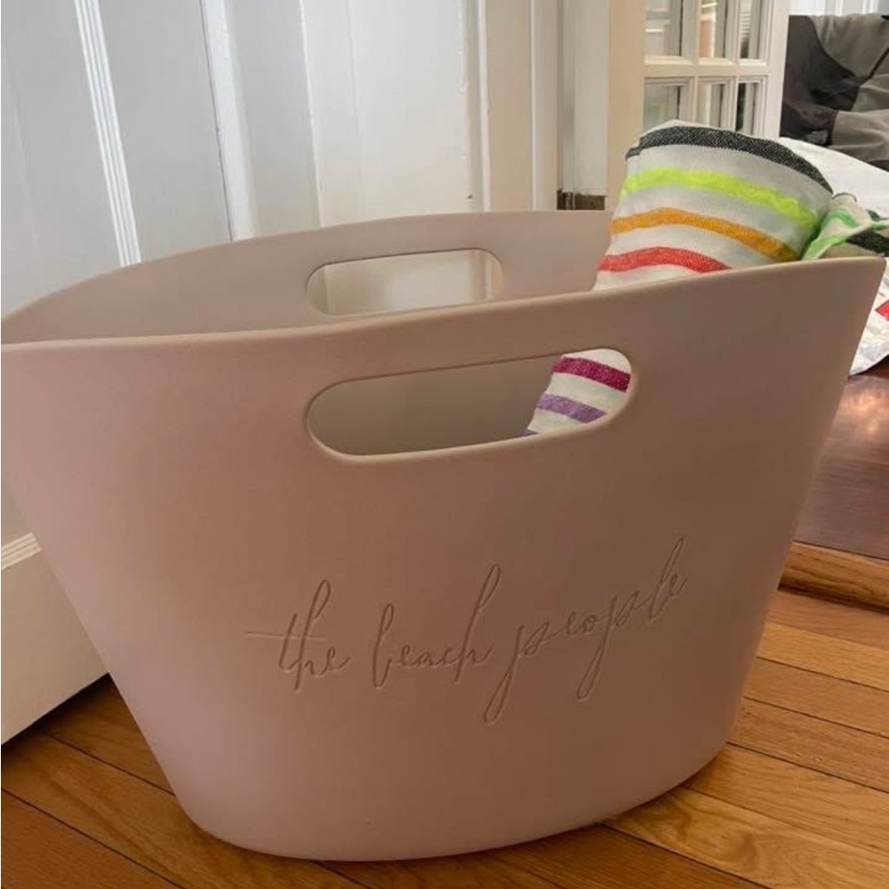 The beach people wet bucket in stone